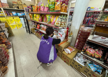 嘉義縣「蝦味先」問題產品全數下架。（圖/嘉義縣政府提供）