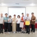 ▲市長黃敏惠致贈黃宥凱同學網球球具袋。(圖/嘉義市政府提供)