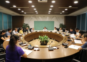 ▲縣長翁章梁主持「天然災害捐款專戶管理及監督委員會」，擬定善款運用方向。（圖/嘉義縣政府提供）