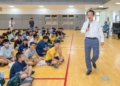 ▲縣長翁章梁到無人機競賽現場，為小選手們加油打氣。（圖/嘉義縣政府提供）