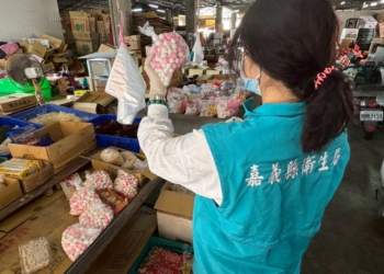 ▲嘉義縣衛生局冬至前抽驗湯圓與火鍋料等應景食品,檢驗結果全數合格。(圖/嘉義縣衛生局提供)