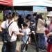 ▲參與活動的親子透過天文望遠鏡觀測天文景象。(圖/嘉義市政府提供)