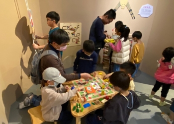 ▲木育森林派對桌遊互動讓大小朋友開心玩在一起。(圖/嘉義市政府提供)