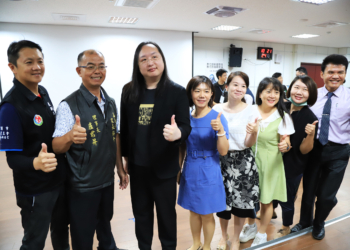▲數位發展部長唐鳳主講嘉義縣大師講座，受到熱烈歡迎。(圖/嘉義縣政府提供)