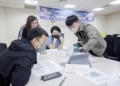 ▲為迎接AI未來趨勢挑戰，課程中學員們把握實例演練機會，相互學習成長。(圖/臺南市政府經發局提供)