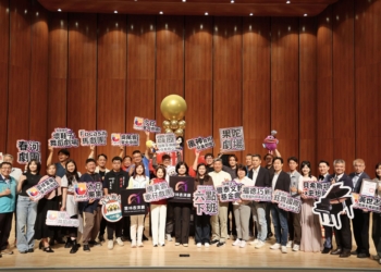 ▲雲林表演廳升級雙名琴規格，藝起登場大合影。（圖/雲林縣政府提供）