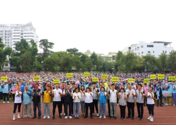 ▲嘉義市114年度長青健行活動今(8)日一早吸引近3000位民眾熱情響應。(圖/嘉義市政府提供)