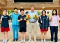 ▲北興國中李宥均(左一)、王士華(左二)、劉柏均(左三)、柯宜彤(右二)、周宇萱(右一)等學生在115年國中會考取得亮眼成績。(圖/嘉義市政府提供)