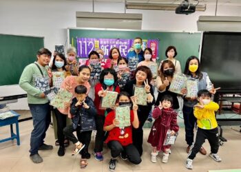 ▲許多新住民帶著配偶、小孩一同參與新住民課程。(圖/嘉義市政府提供)