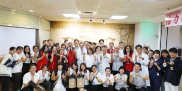 ▲衛福部嘉義醫院熱鬧迎接新任院長陳殷正就職。(圖/嘉義市政府提供)