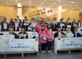 ▲雲林縣政府今(11)日於土庫越港國小舉行「e啟讀出未來-電子書閱讀器行動圖書館」捐贈記者會，張麗善縣長感謝E Ink元太科技及其電子紙生態圈內共22家廠商慷慨捐贈，為雲林縣教育注入新能量。（圖/雲林縣政府提供）