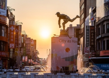 ▲嘉義市知名必拍美景「懸日」將在3/11至13一連3日快閃亮相。（圖/嘉義市政府提供）