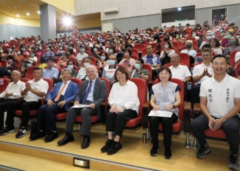 ▲嘉市健康講座力邀名醫開講，現場座無虛席令觀眾收穫滿滿。(圖/嘉義市政府提供)