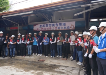▲縣長張麗善與地方民代仕紳共同執鏟，見證西市場拆除工程動工。（圖/雲林縣政府提供）