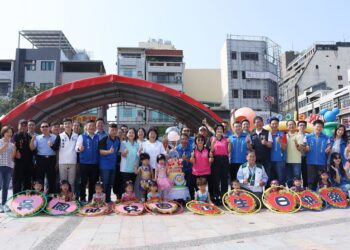 ▲市長黃敏惠與貴賓們共同歡慶吳鳳幼兒園76歲。(圖/嘉義市政府提供)