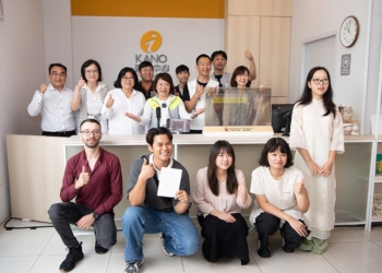 ▲嘉義市政府今(26)日於KANO遊客中心舉辦「AI雙向翻譯機」啟用記者會。(圖/嘉義市政府提供)