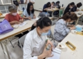 ▲學員們從一系列「農林與生活」課程中，感受林木與生活交織出的美好，認知永續淨零的重要。(圖/嘉義市政府提供)